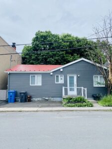 Vue extérieure du bâtiment du Centre de pédiatrie sociale de L'Envol situé à Longueuil"