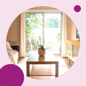 Espace de vie adapté pour les enfants dans un logement subventionné d'Habitation Les Chrysalides.
